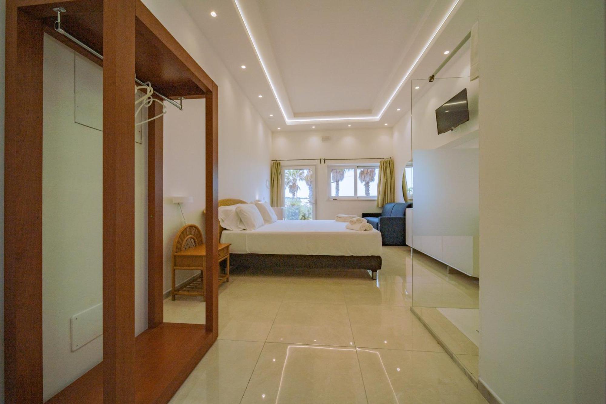 Jonium Hotel - Amazing Sea View And Swimming Pool Pulsano Exterior foto